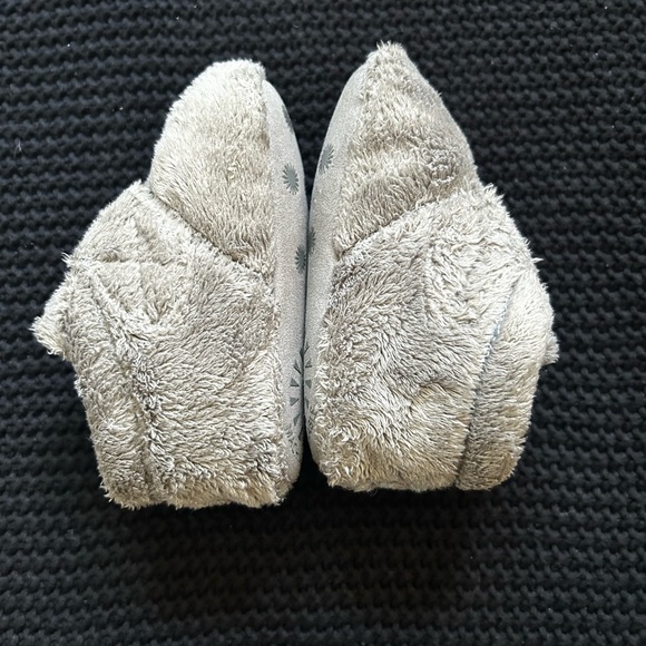 UGG Bixbee Fleece Baby Bootie - Charcoal, Size 4/5 (12-18 months) - Picture 4 of 7